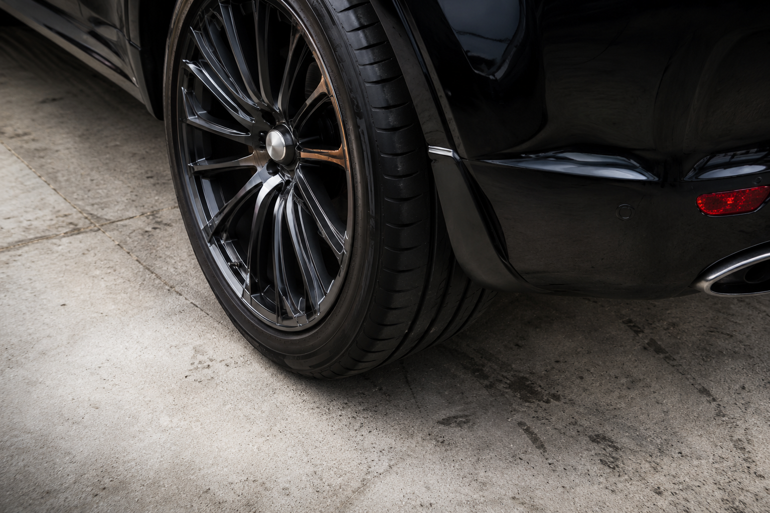 Luxury SUV wheel showing harsh or bumpy ride caused by air suspension failure in Pretoria